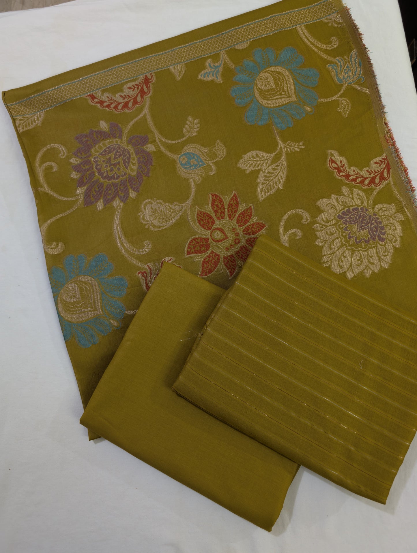 3PC MOON LIGHT LAWN WITH VERY PREMIUM QUALITY MULTI JAQUARD BANARSI LAWN DUPATA (MAHNDI COLOR)