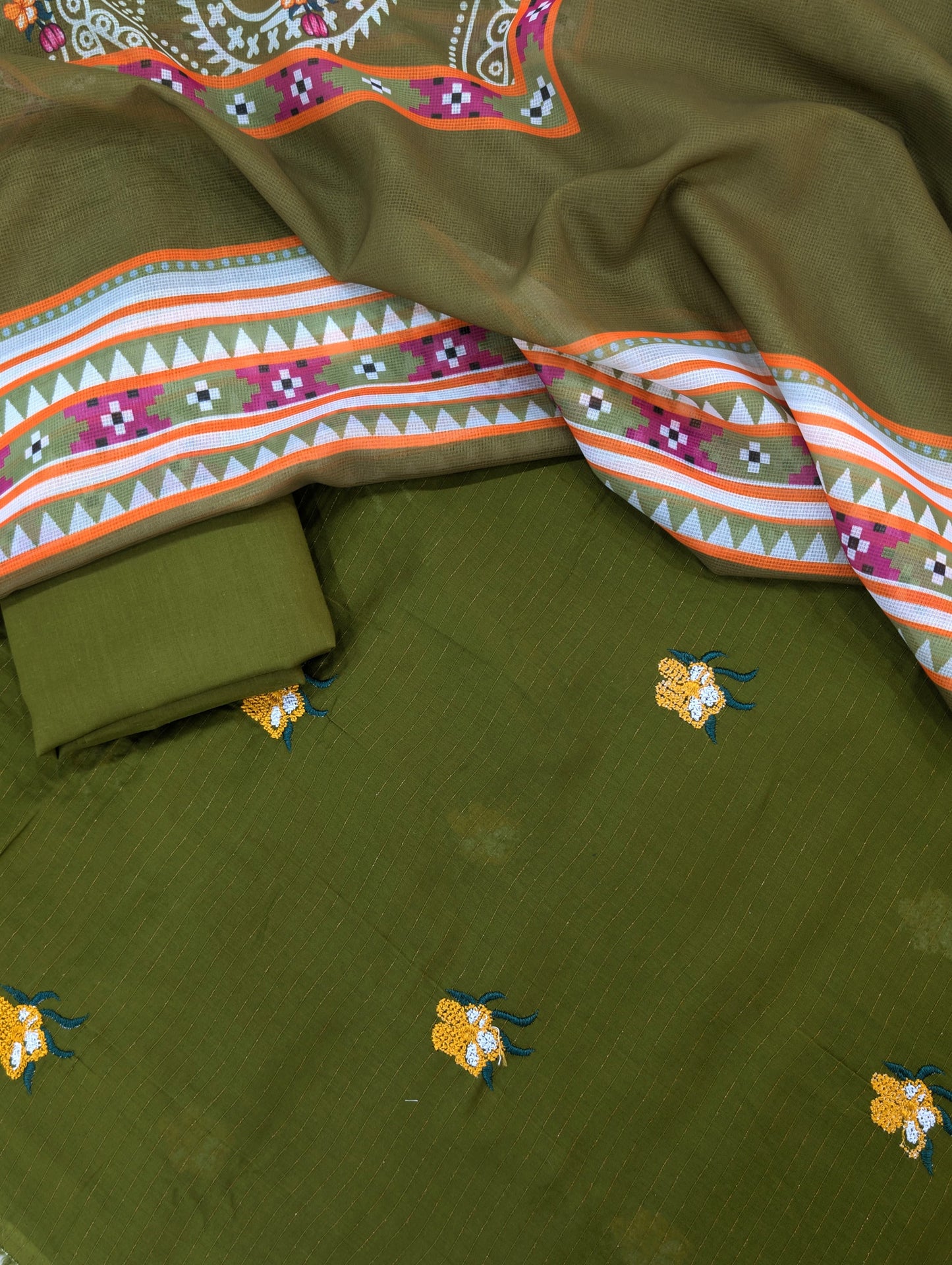 3PC CHAMKI DORYA EMBROIDED WITH SHAFOON NET PRINTED DUPATA VERY PREMIUM QUALITY SUMMER COLLECTION 2026 (MAHNDI GREEN)